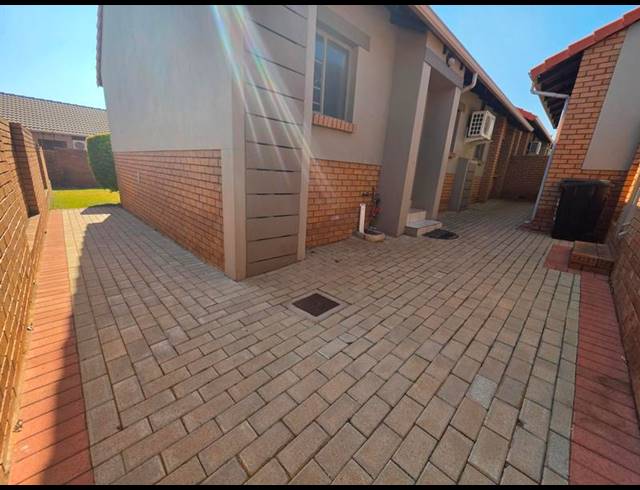 3 BEDROOM PROPERTY TO RENT IN MOOIKLOOF RIDGE ESTATE